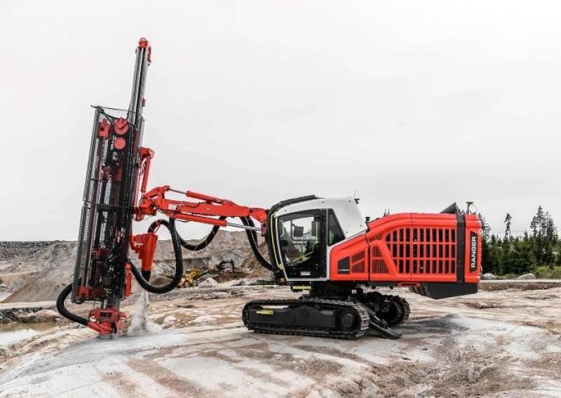 HYDRAULIC CRAWLER DRILL RIG