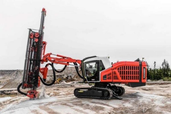 HYDRAULIC CRAWLER DRILL RIG